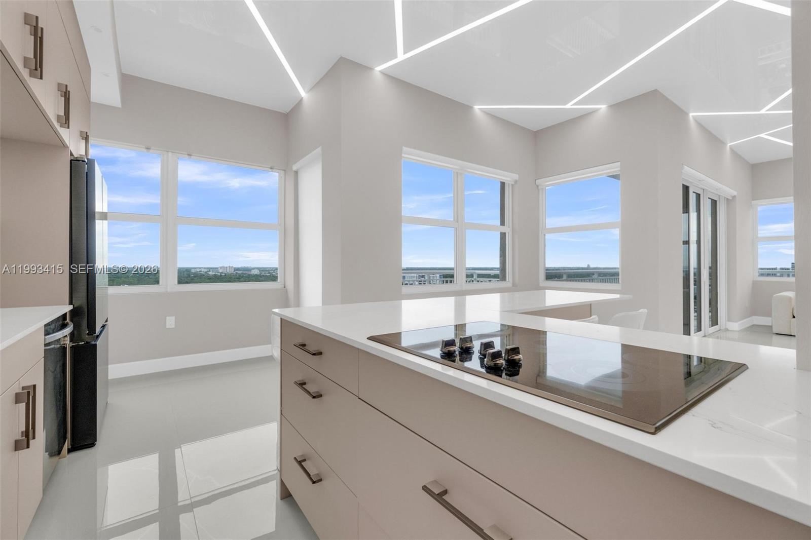 18011 Biscayne Blvd #PH04 Aventura, FL 33160