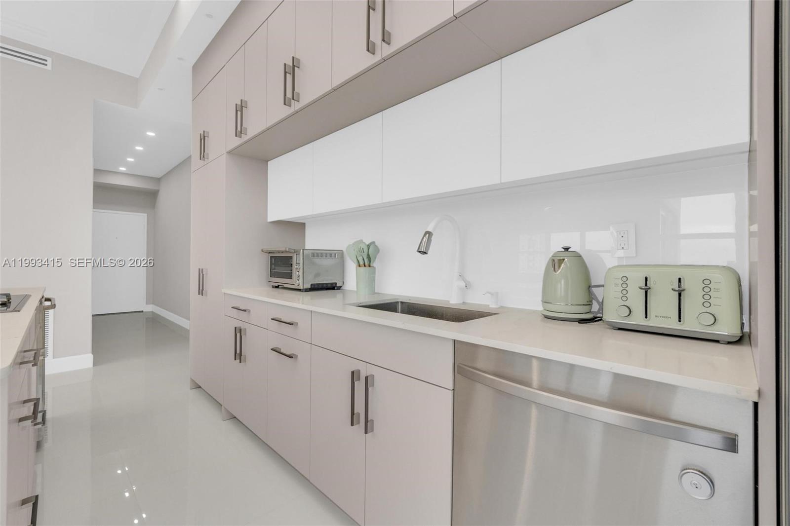 18011 Biscayne Blvd #PH04 Aventura, FL 33160