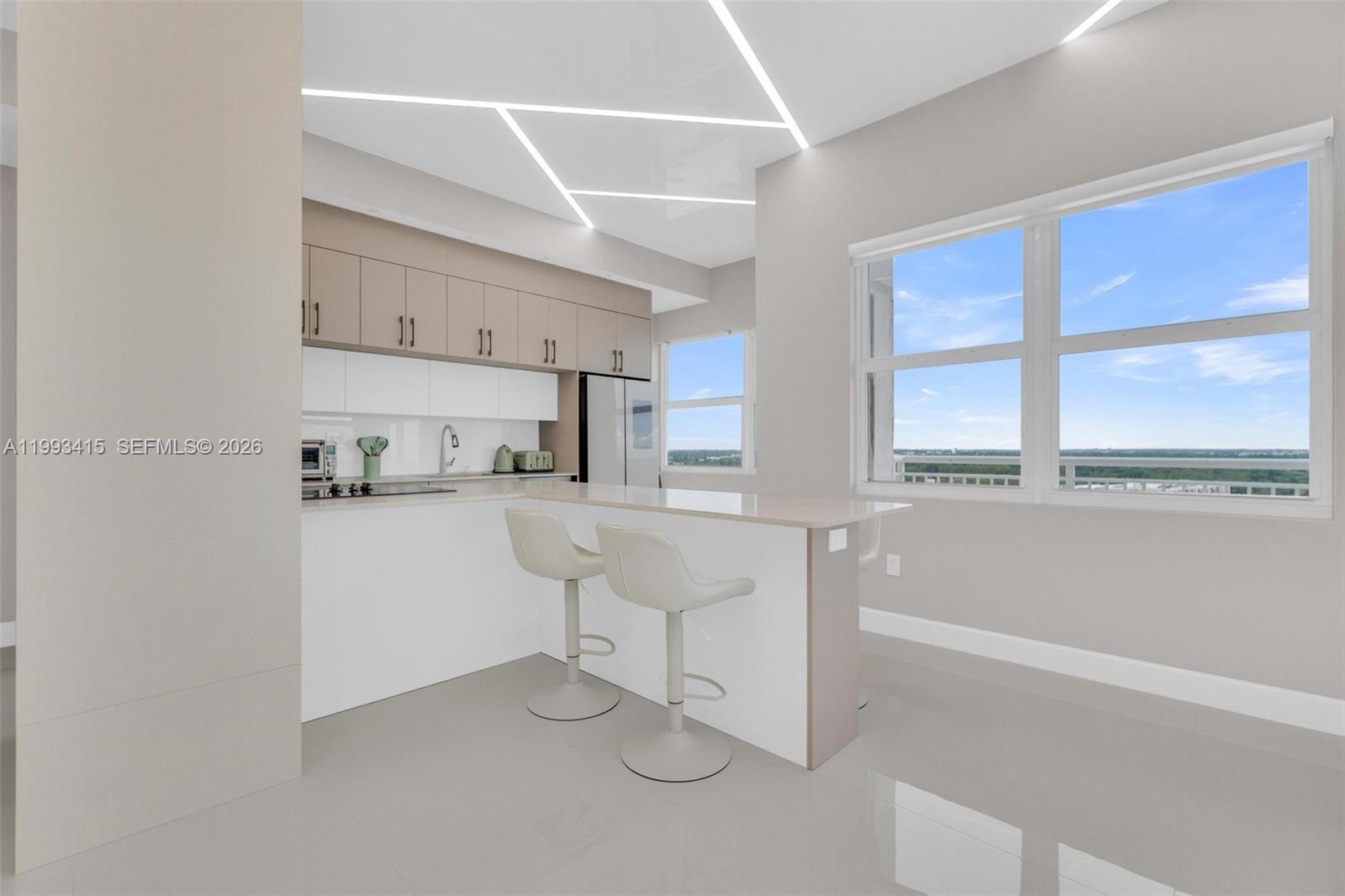 18011 Biscayne Blvd #PH04 Aventura, FL 33160
