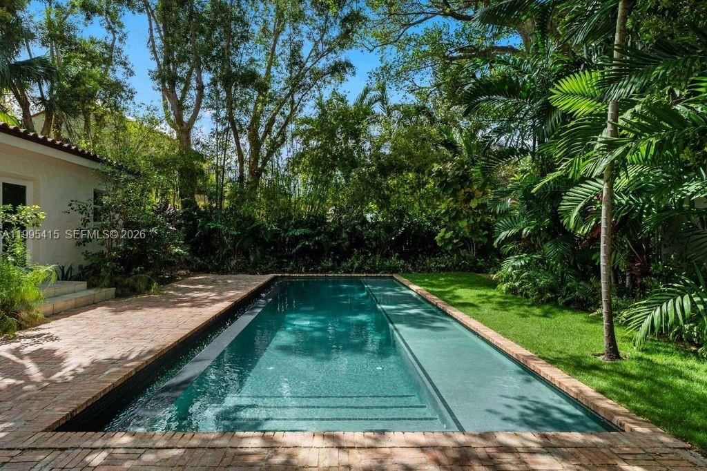 5812 Alton Rd Miami Beach, FL 33140