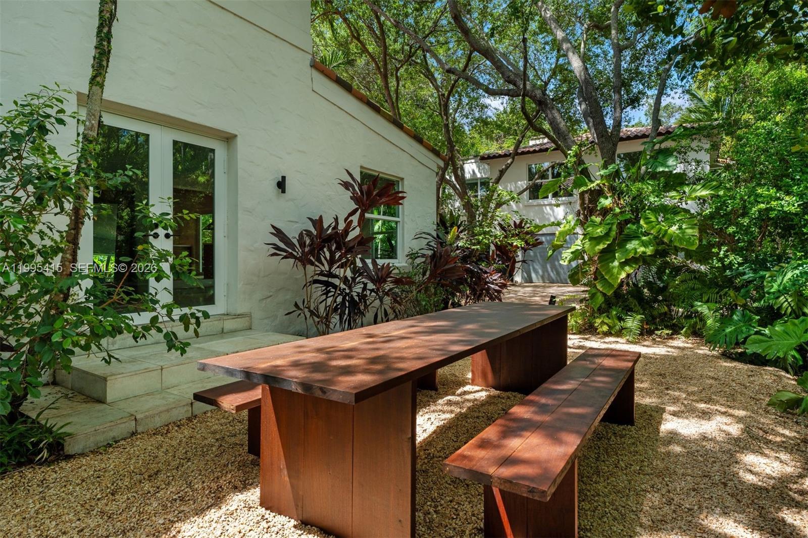 5812 Alton Rd Miami Beach, FL 33140