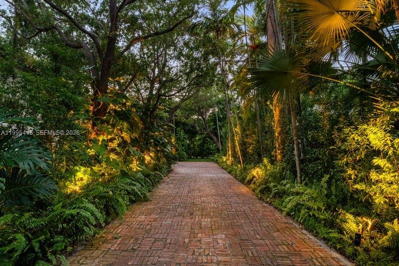 5812 Alton Rd Miami Beach, FL 33140