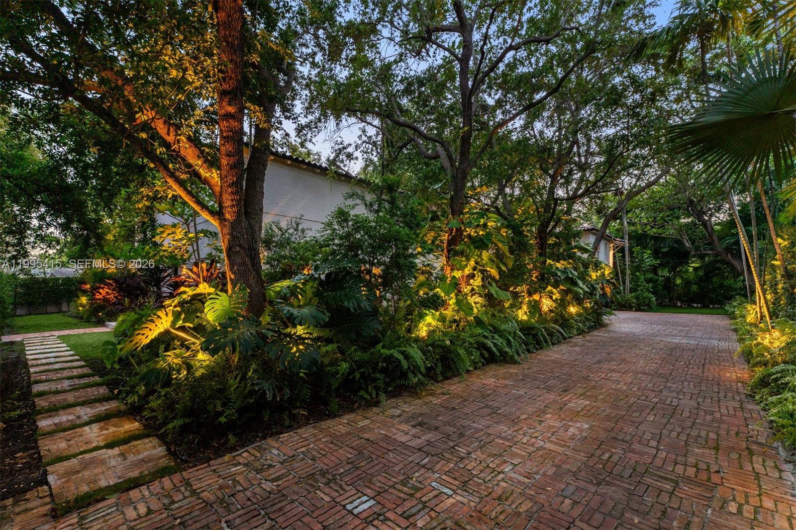 5812 Alton Rd Miami Beach, FL 33140