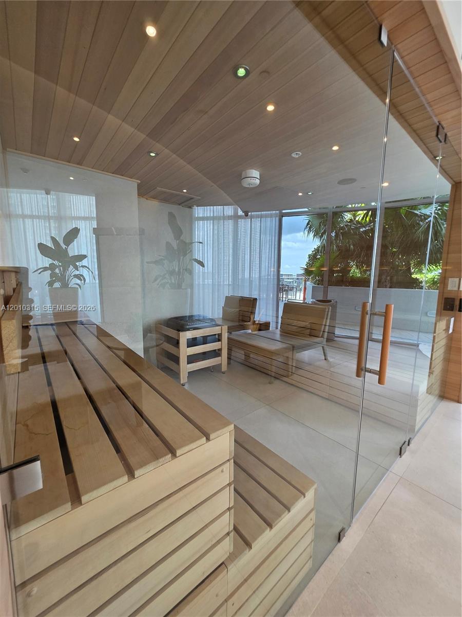 image Aria on the Bay45