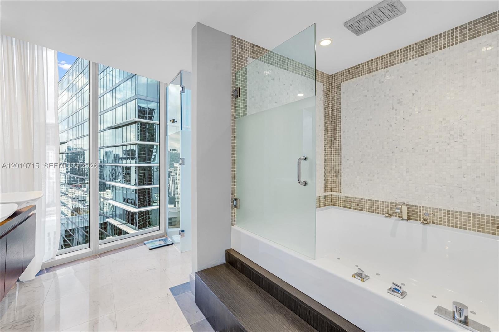 200 Biscayne Blvd Way #4401 Miami, FL 33131