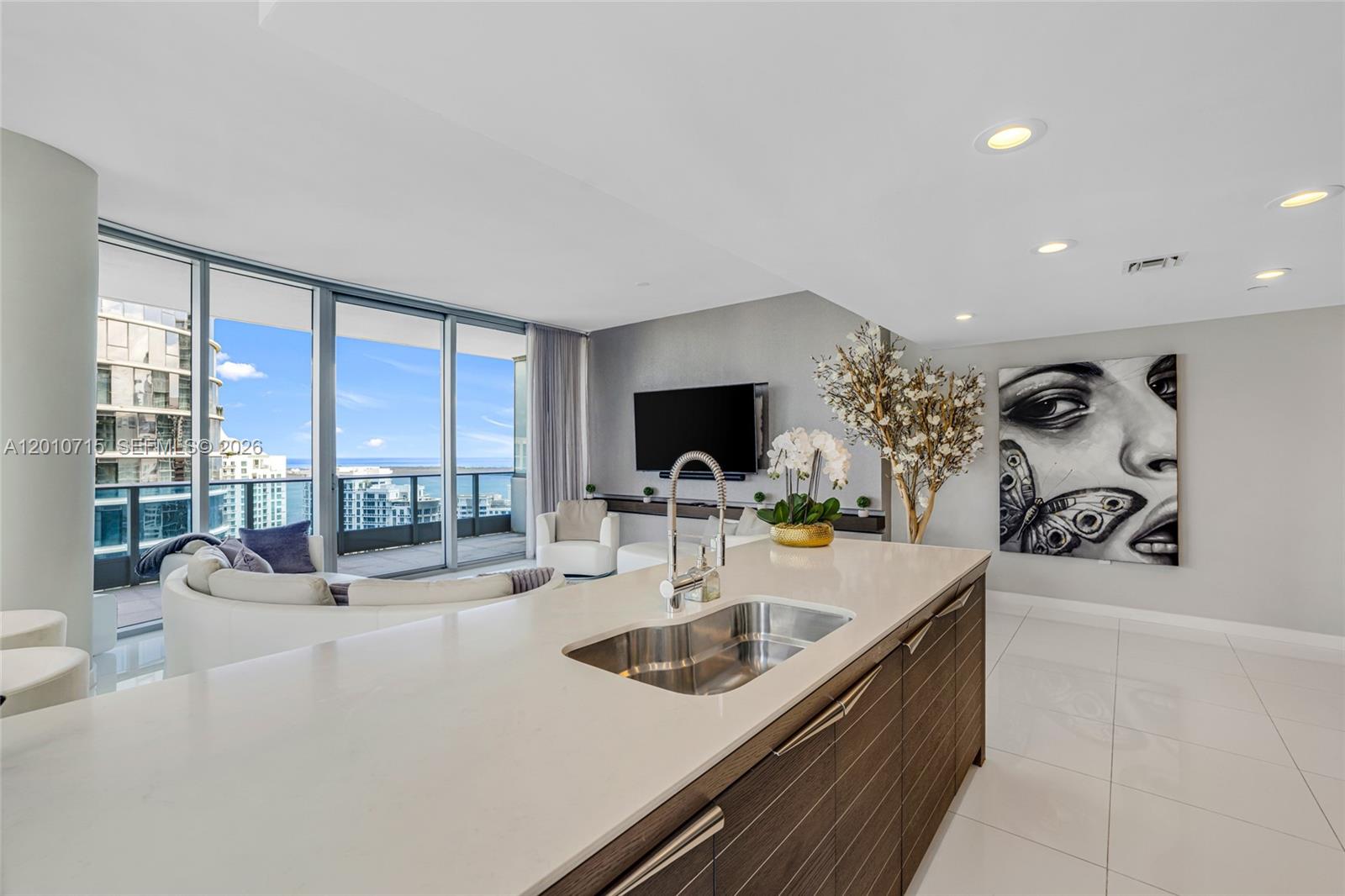 200 Biscayne Blvd Way #4401 Miami, FL 33131