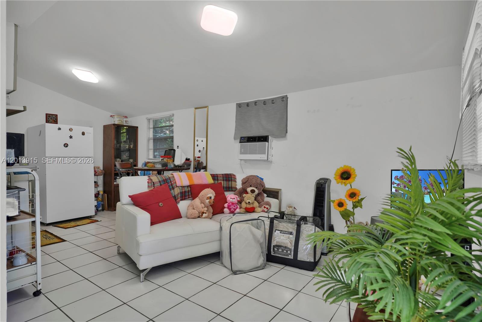 201 NW 25th Ave Miami, FL 33125