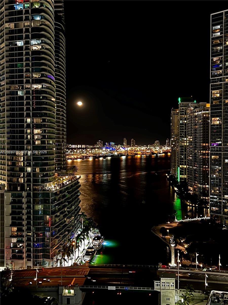 31 SE 5th St #3002 Miami, FL 33131