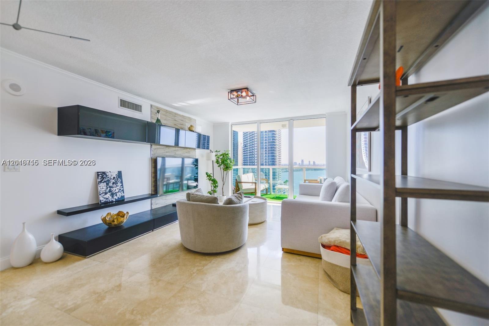 31 SE 5th St #3002 Miami, FL 33131