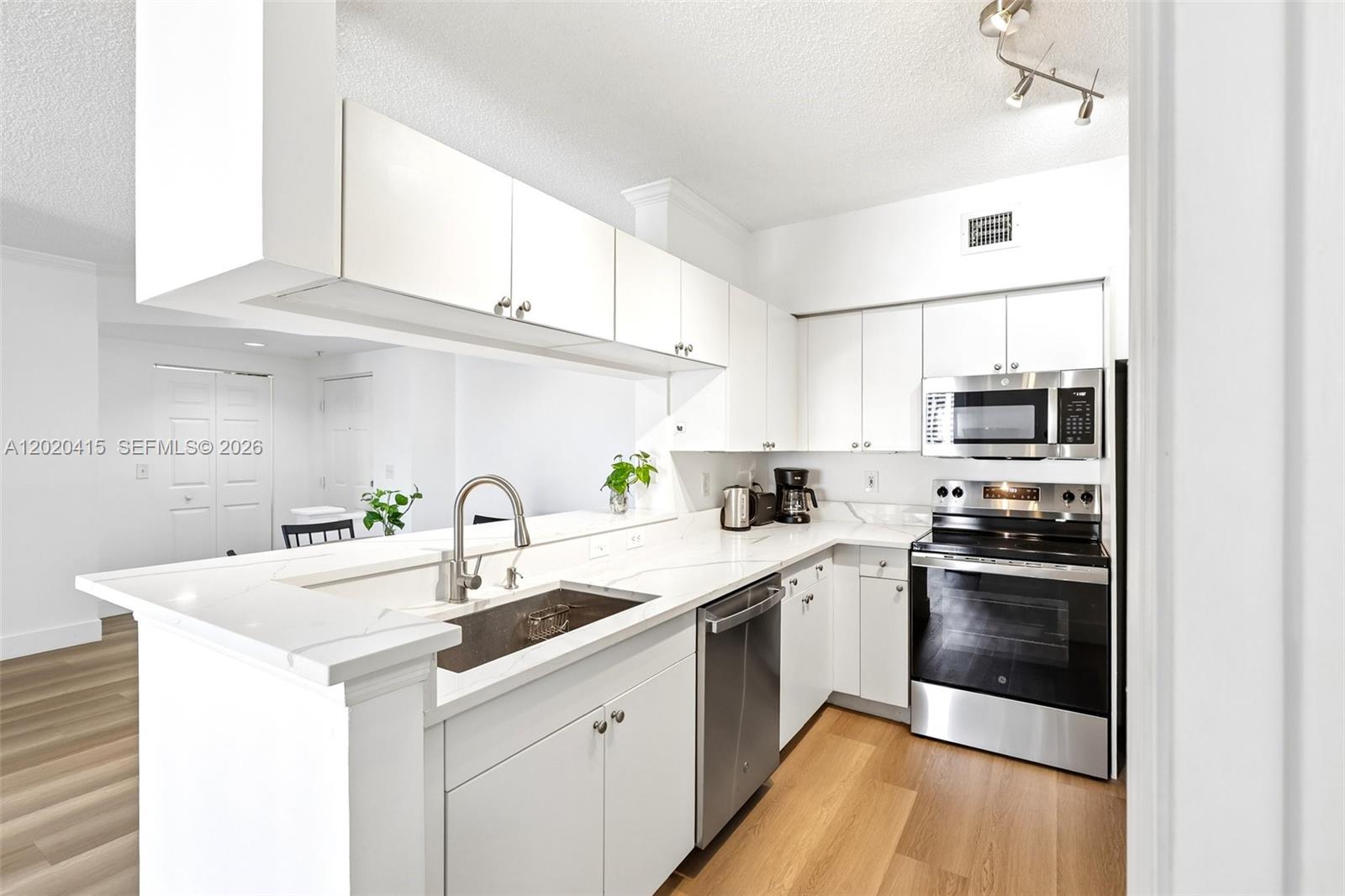 17150 N Bay Rd #2808 Sunny Isles Beach, FL 33160