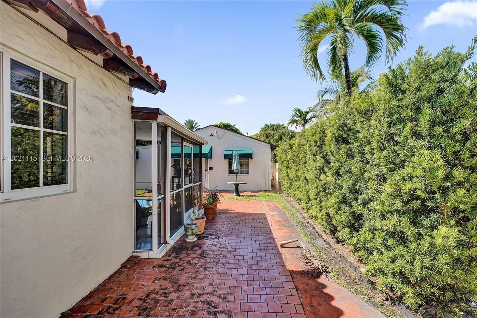 2024 Alton Rd Miami Beach, FL 33140