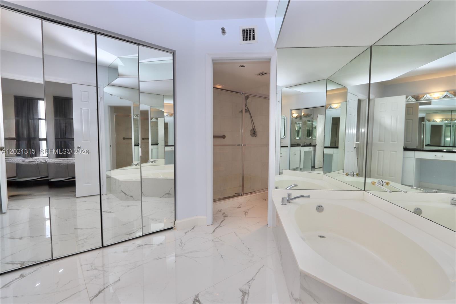 3530 Mystic Pointe Dr #2510 Aventura, FL 33180