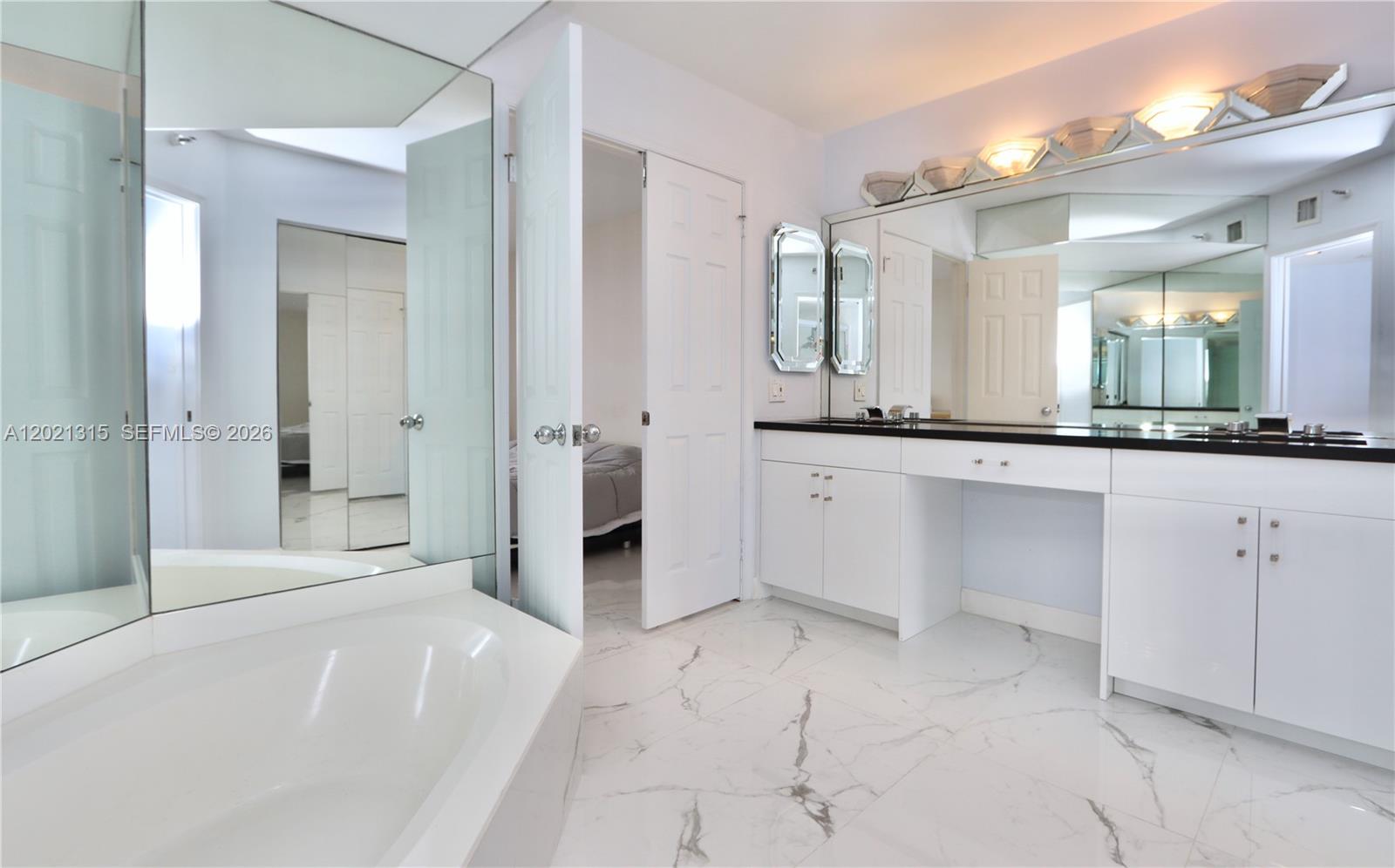 3530 Mystic Pointe Dr #2510 Aventura, FL 33180