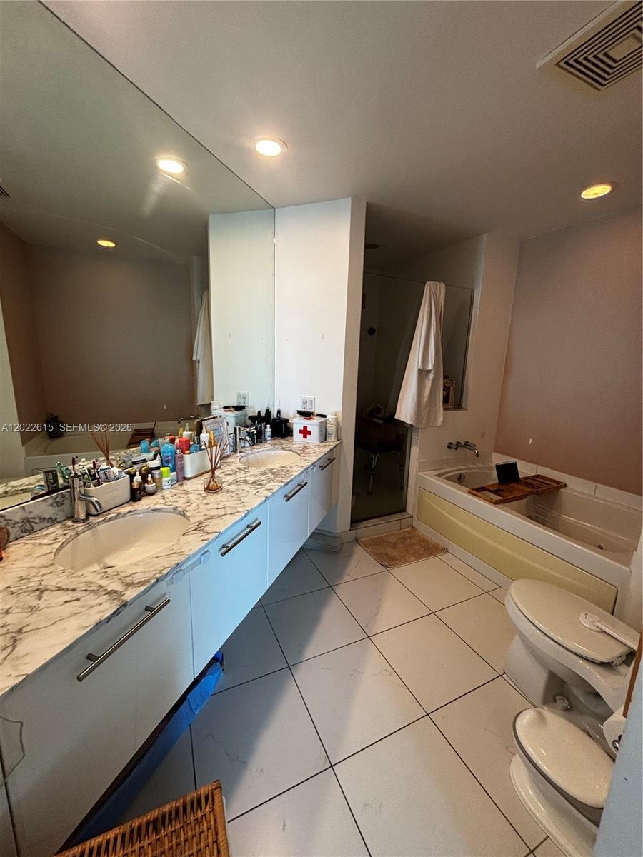 500 Brickell Ave #4102 Miami, FL 33131