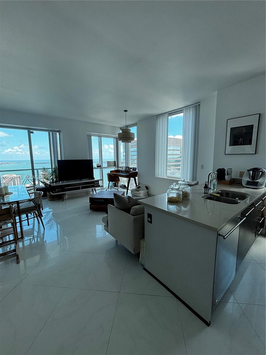 500 Brickell Ave #4102 Miami, FL 33131