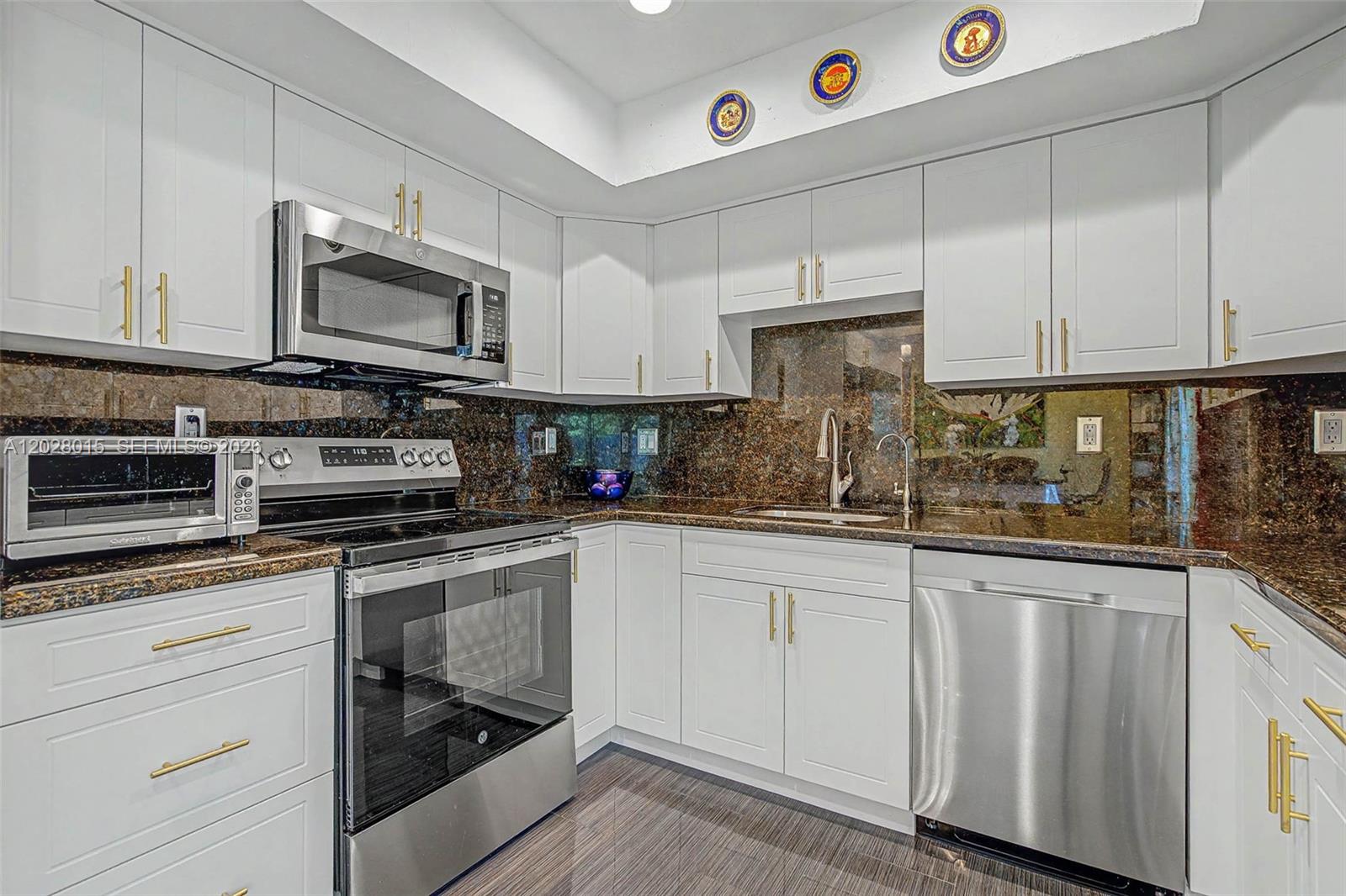 6671 SW 70th Ter #20 South Miami, FL 33143