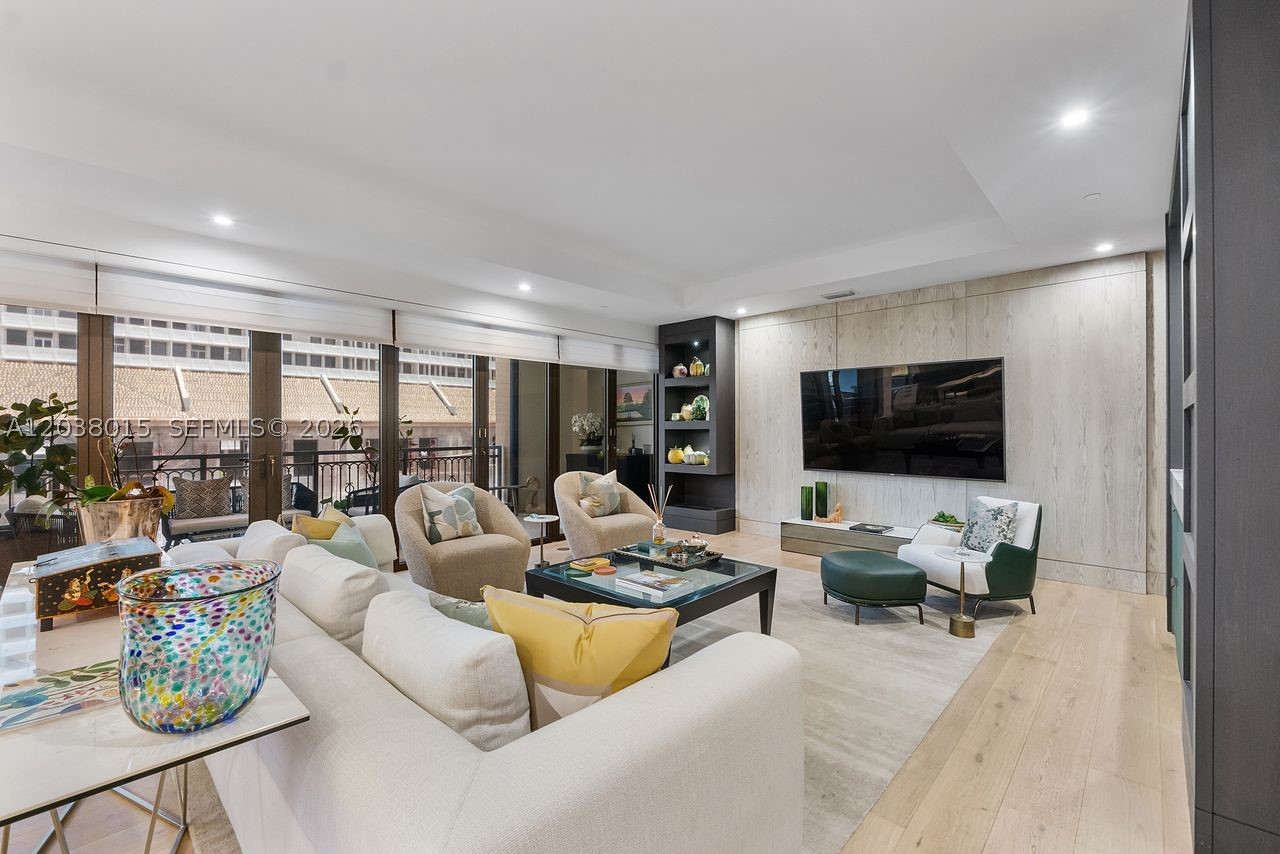 718 Valencia Ave #403 Coral Gables, FL 33134