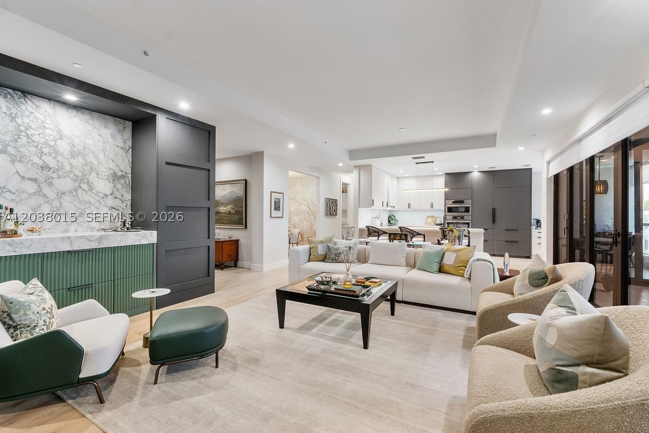 718 Valencia Ave #403 Coral Gables, FL 33134