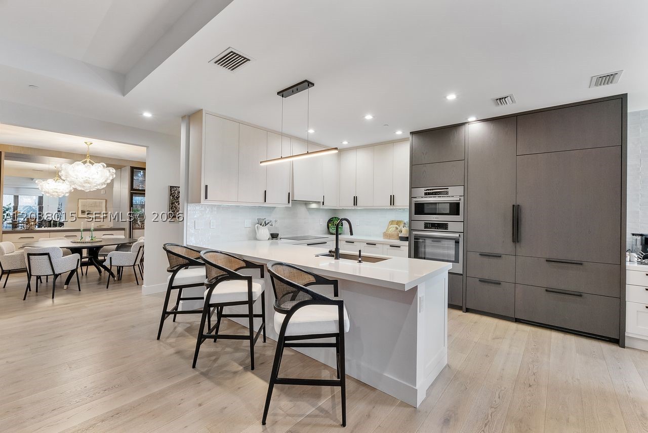 718 Valencia Ave #403 Coral Gables, FL 33134