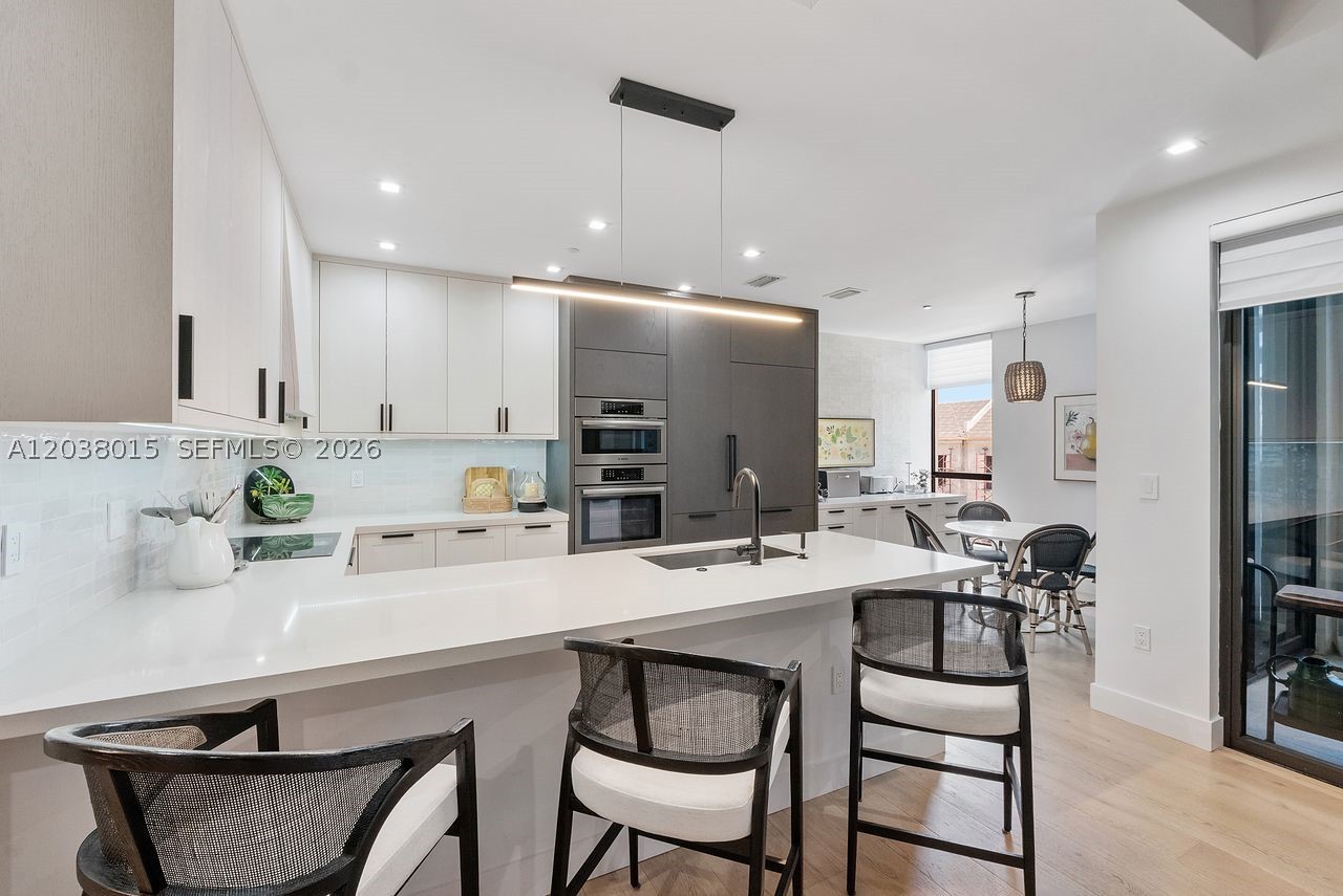718 Valencia Ave #403 Coral Gables, FL 33134