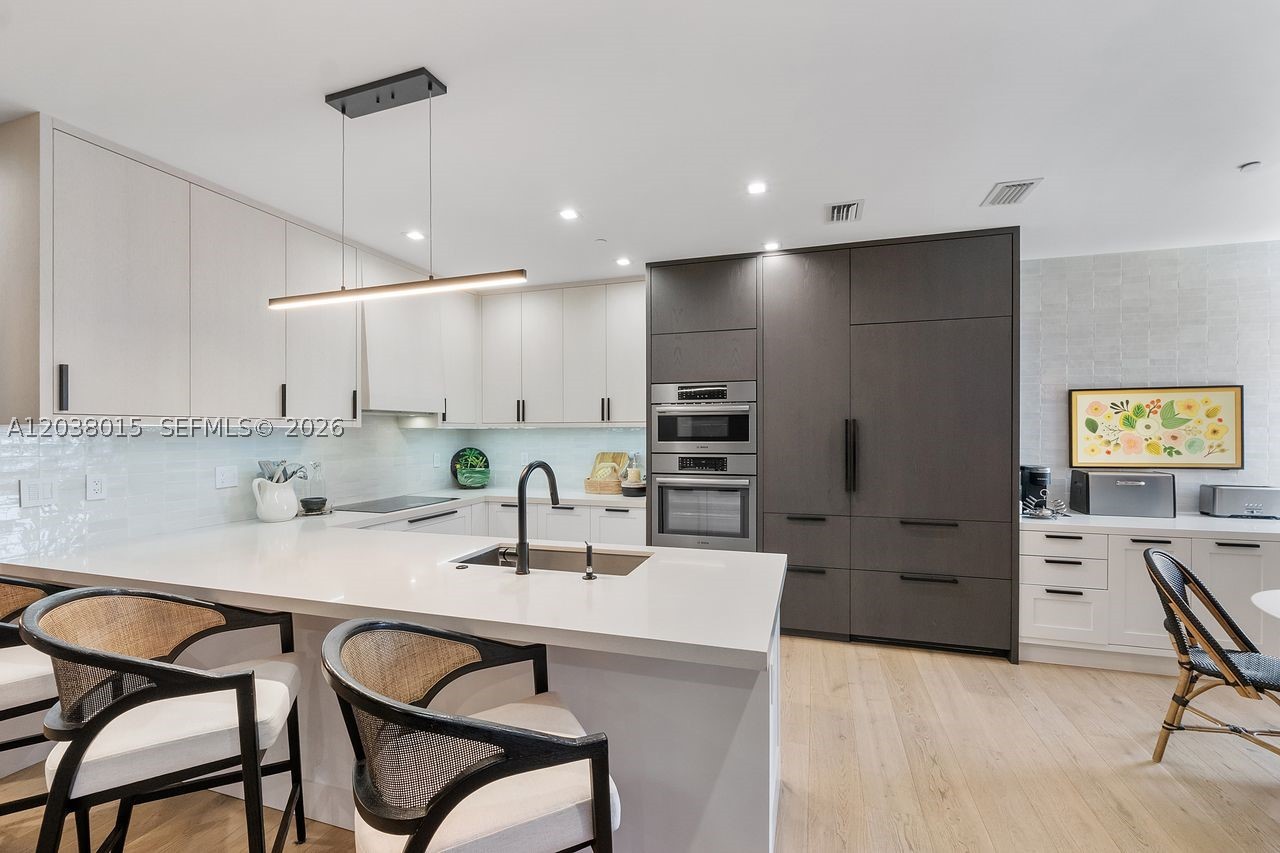 718 Valencia Ave #403 Coral Gables, FL 33134