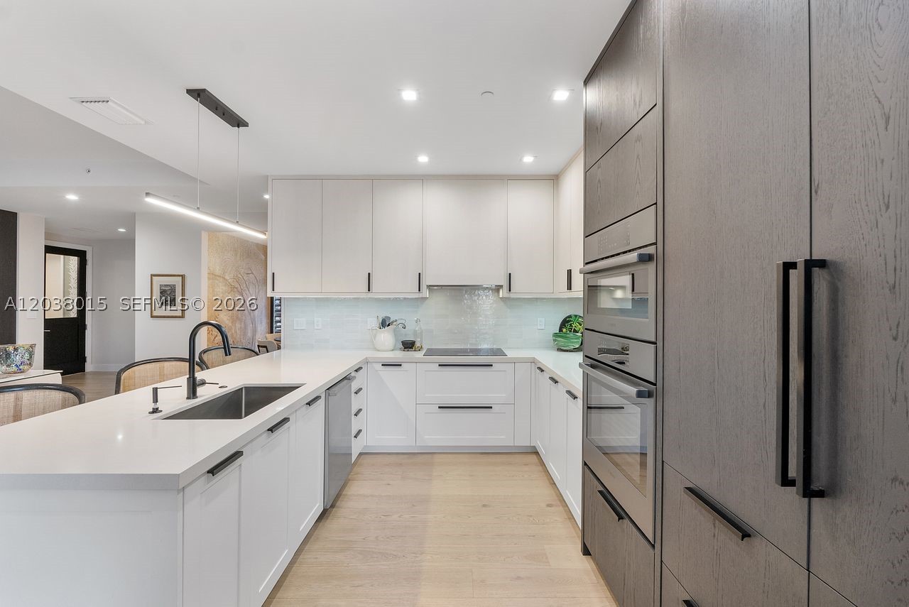 718 Valencia Ave #403 Coral Gables, FL 33134