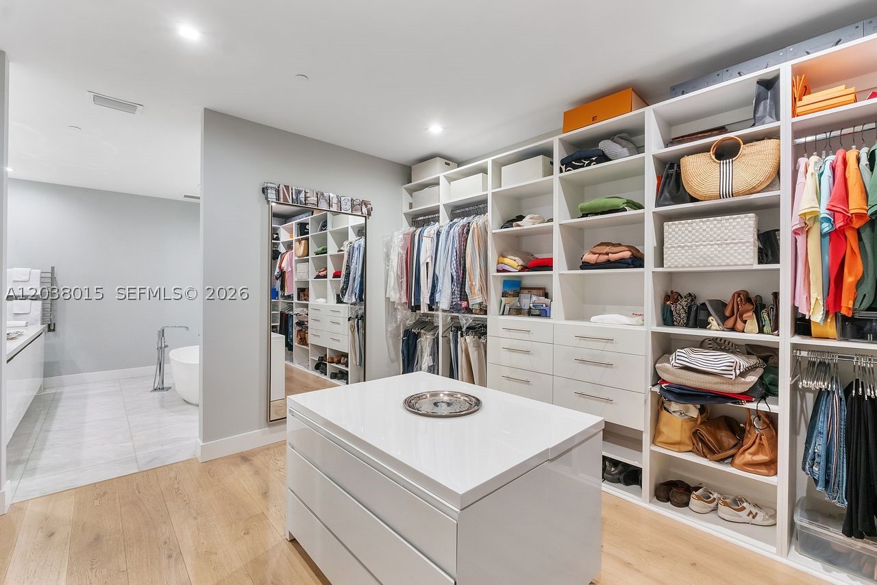 718 Valencia Ave #403 Coral Gables, FL 33134