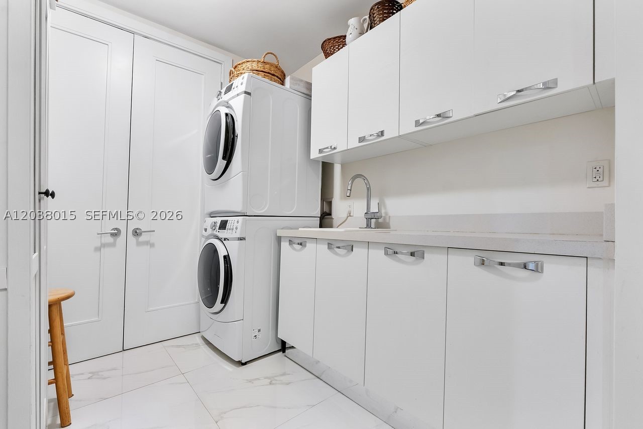 718 Valencia Ave #403 Coral Gables, FL 33134