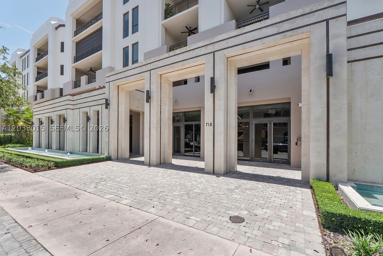 718 Valencia Ave #403 Coral Gables, FL 33134