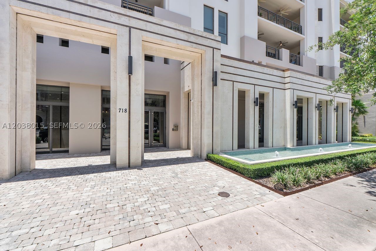 718 Valencia Ave #403 Coral Gables, FL 33134