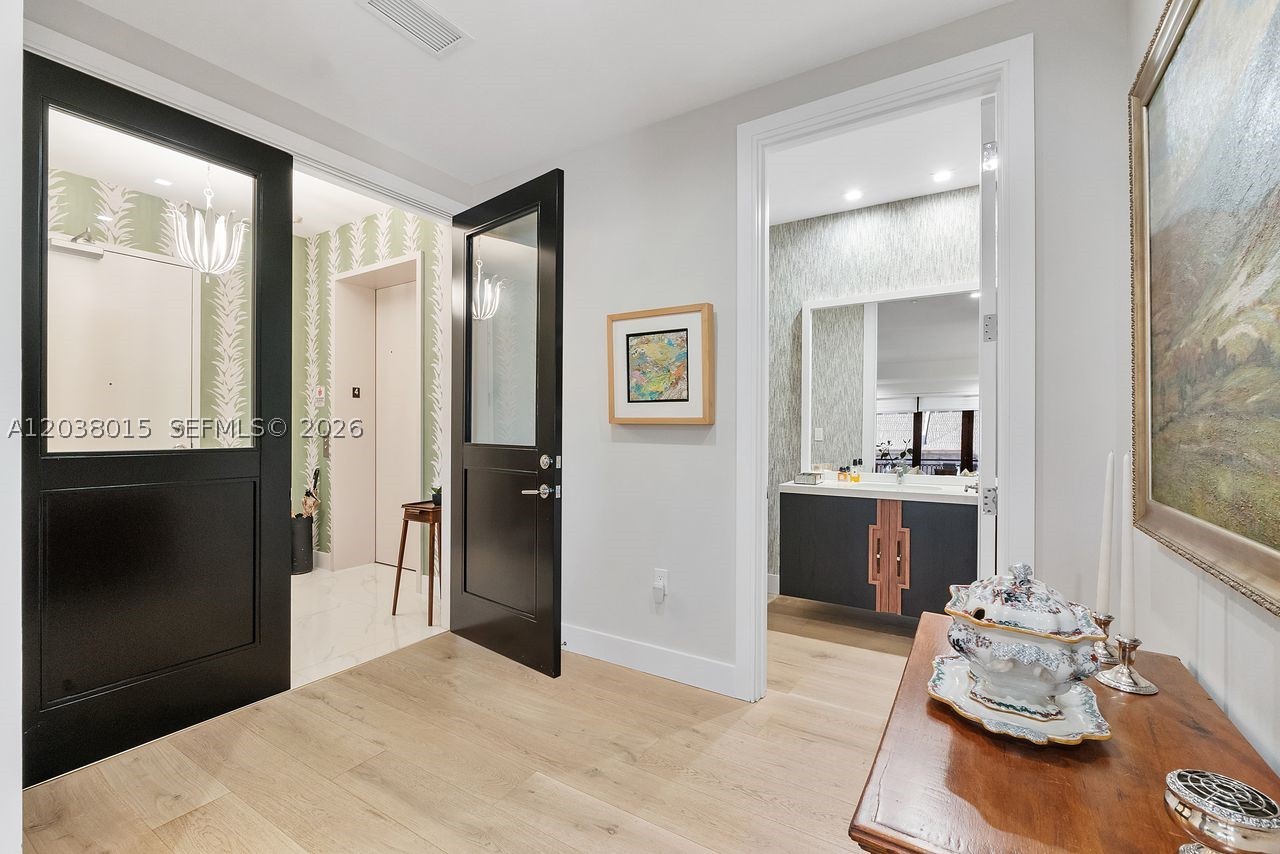 718 Valencia Ave #403 Coral Gables, FL 33134