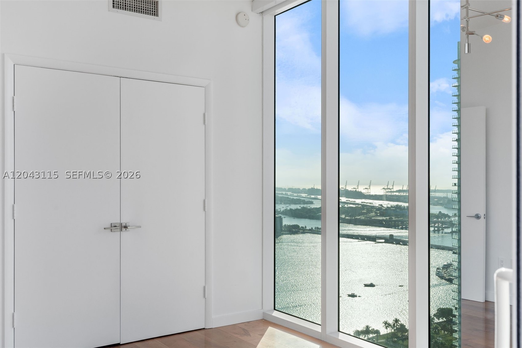 image Paramount Bay22