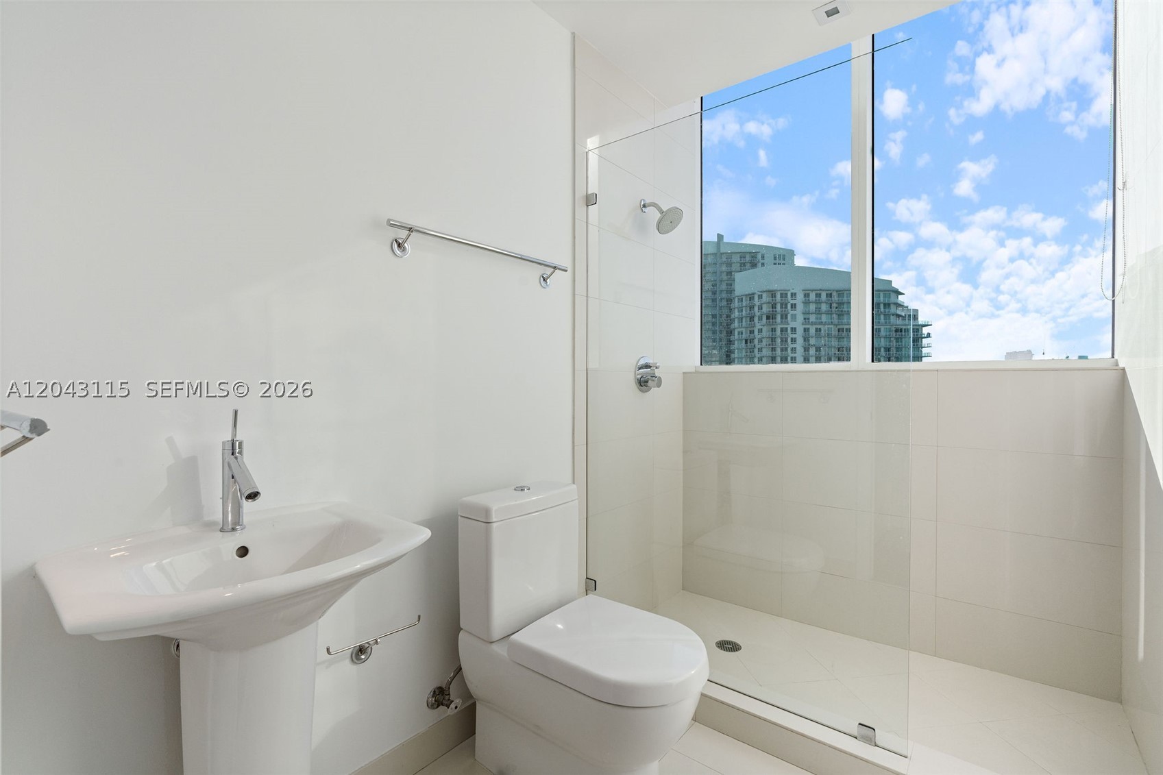 image Paramount Bay25