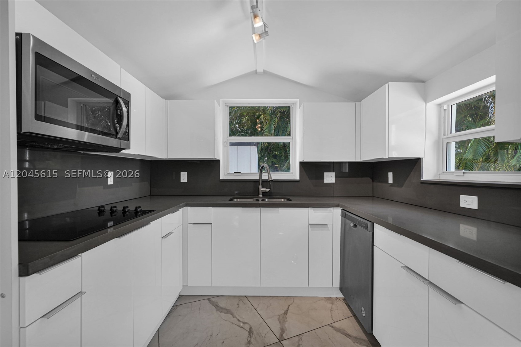 15 NE 95th St Miami Shores, FL 33138