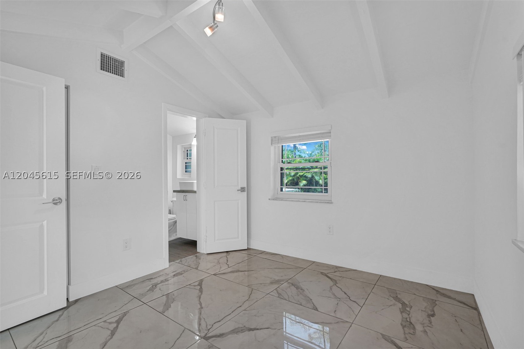 15 NE 95th St Miami Shores, FL 33138