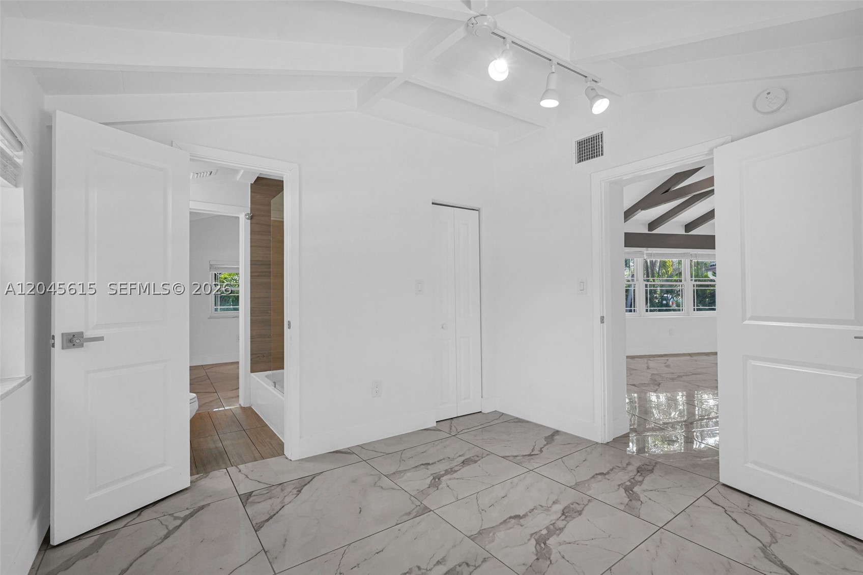 15 NE 95th St Miami Shores, FL 33138