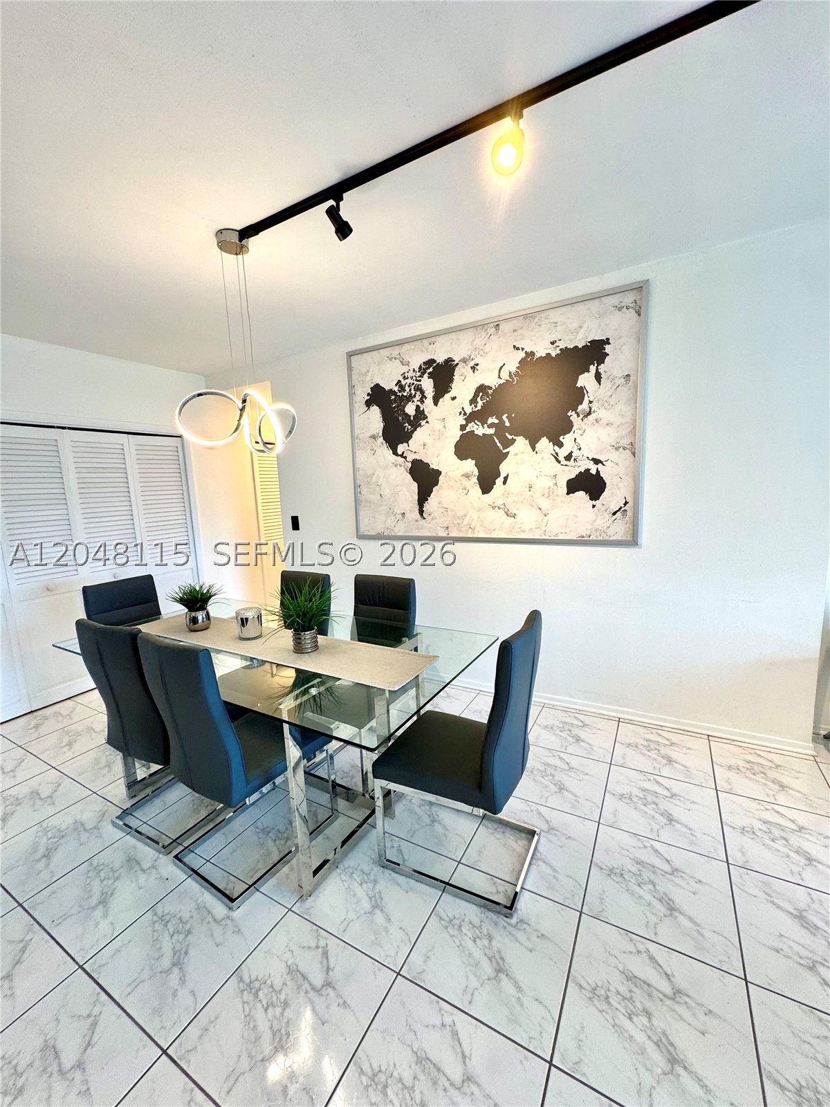 image Arlen House Condo10