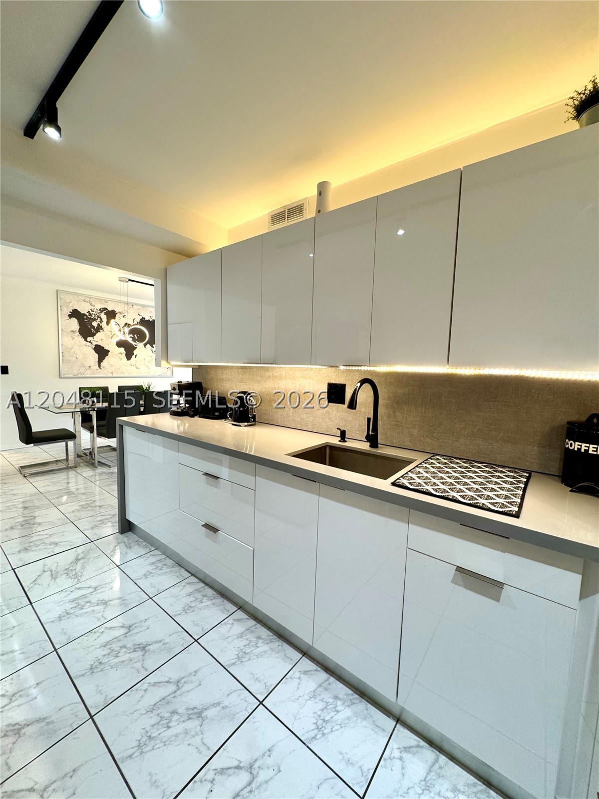 image Arlen House Condo12