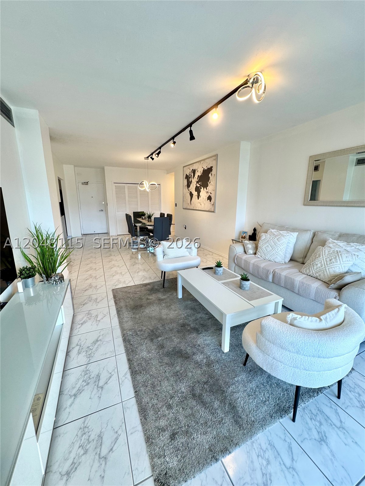 image Arlen House Condo2