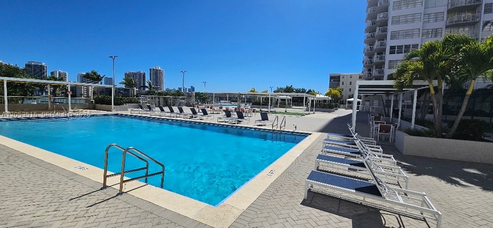 18071 Biscayne Blvd #1402 Aventura, FL 33160