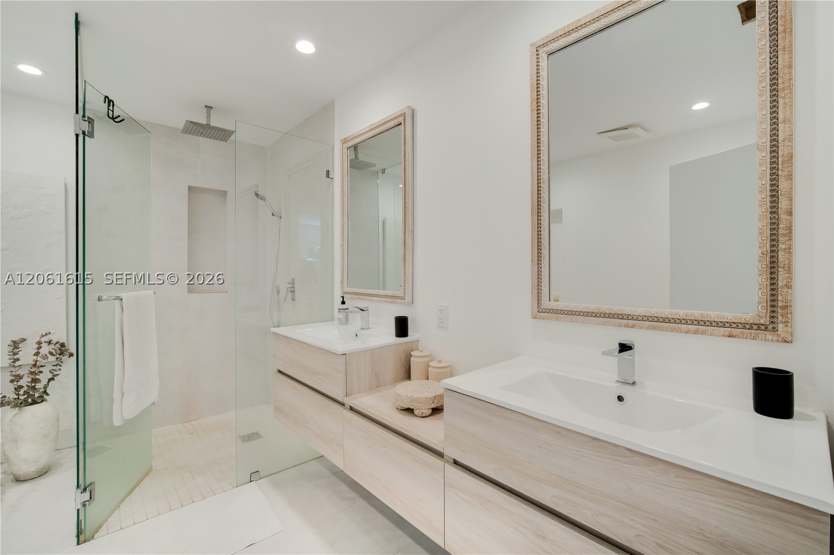 324 Caribbean Rd Key Biscayne, FL 33149