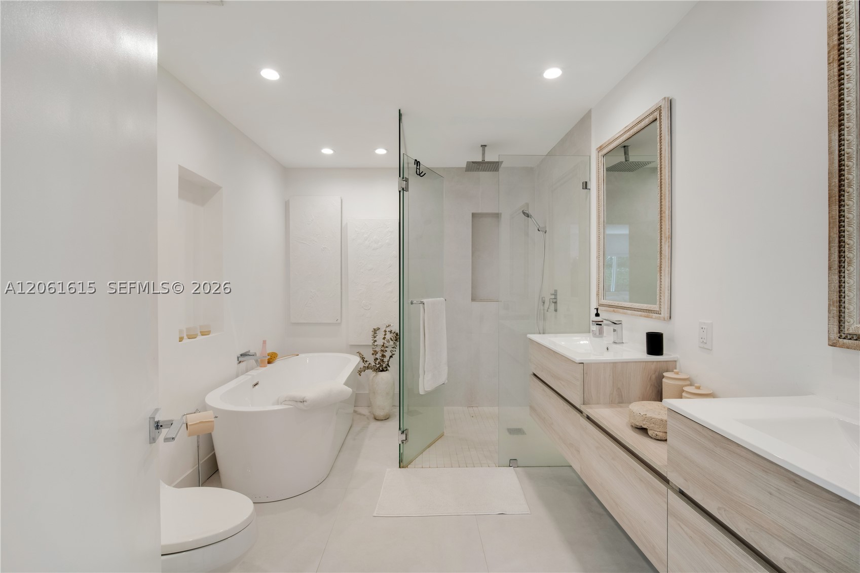324 Caribbean Rd Key Biscayne, FL 33149