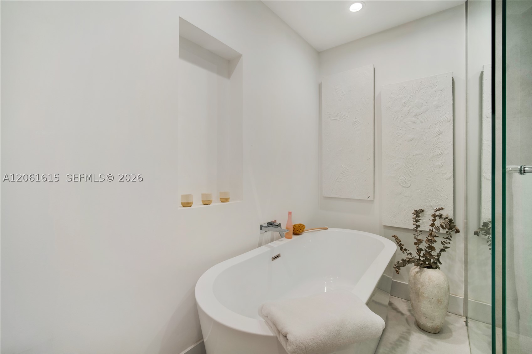 324 Caribbean Rd Key Biscayne, FL 33149