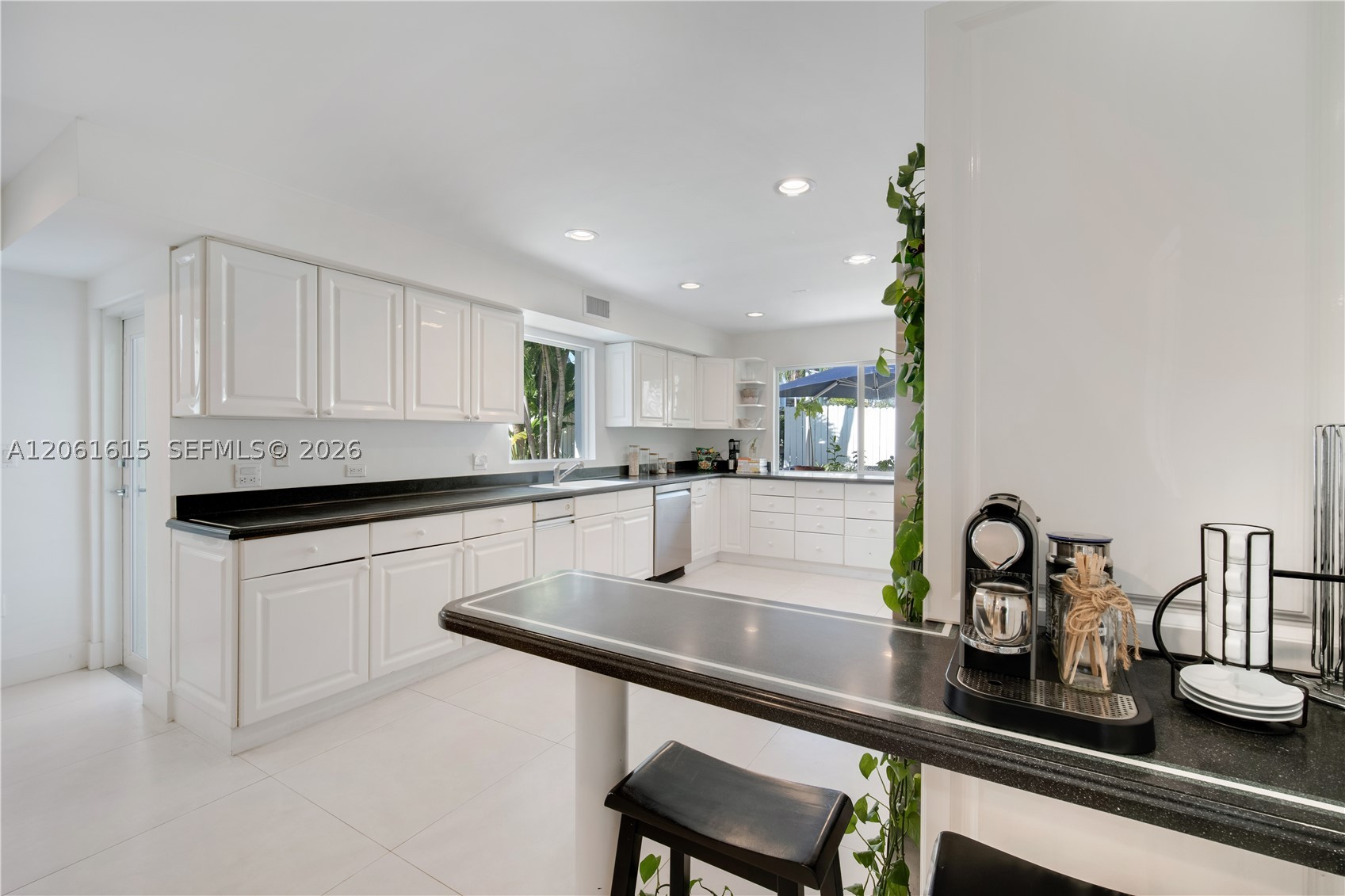 324 Caribbean Rd Key Biscayne, FL 33149