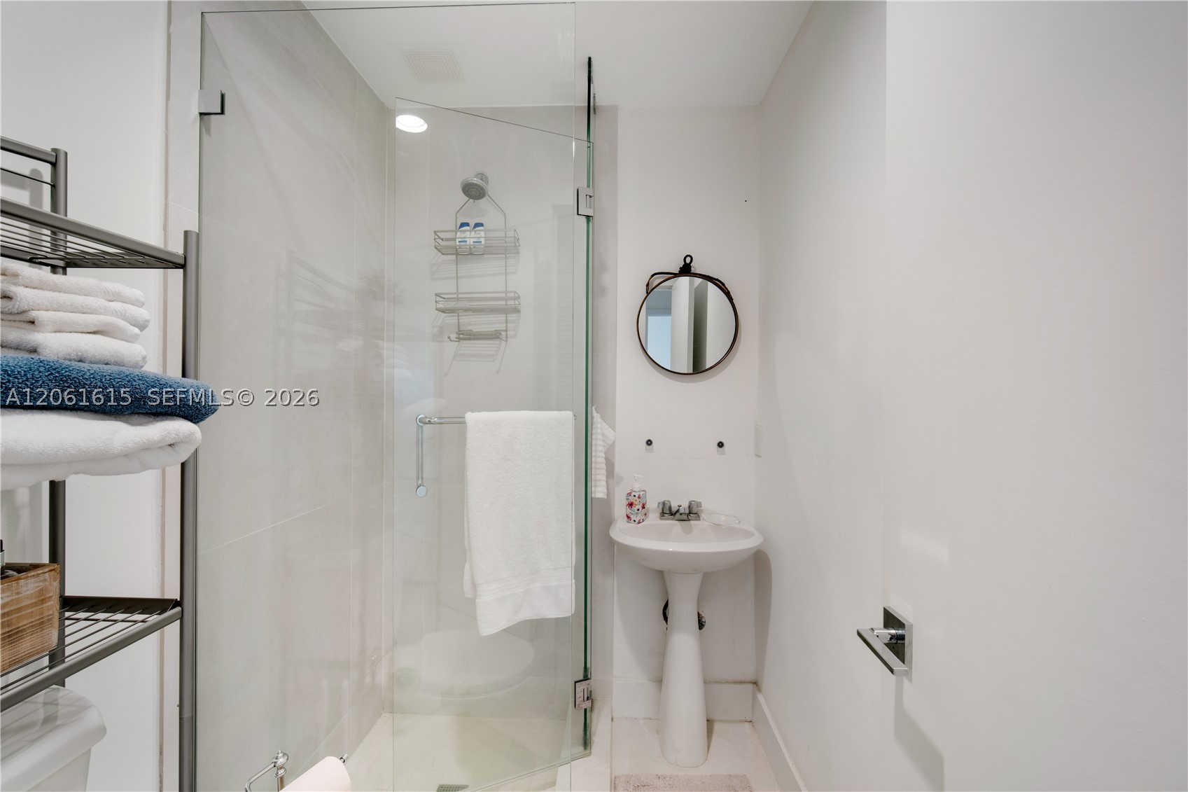 324 Caribbean Rd Key Biscayne, FL 33149