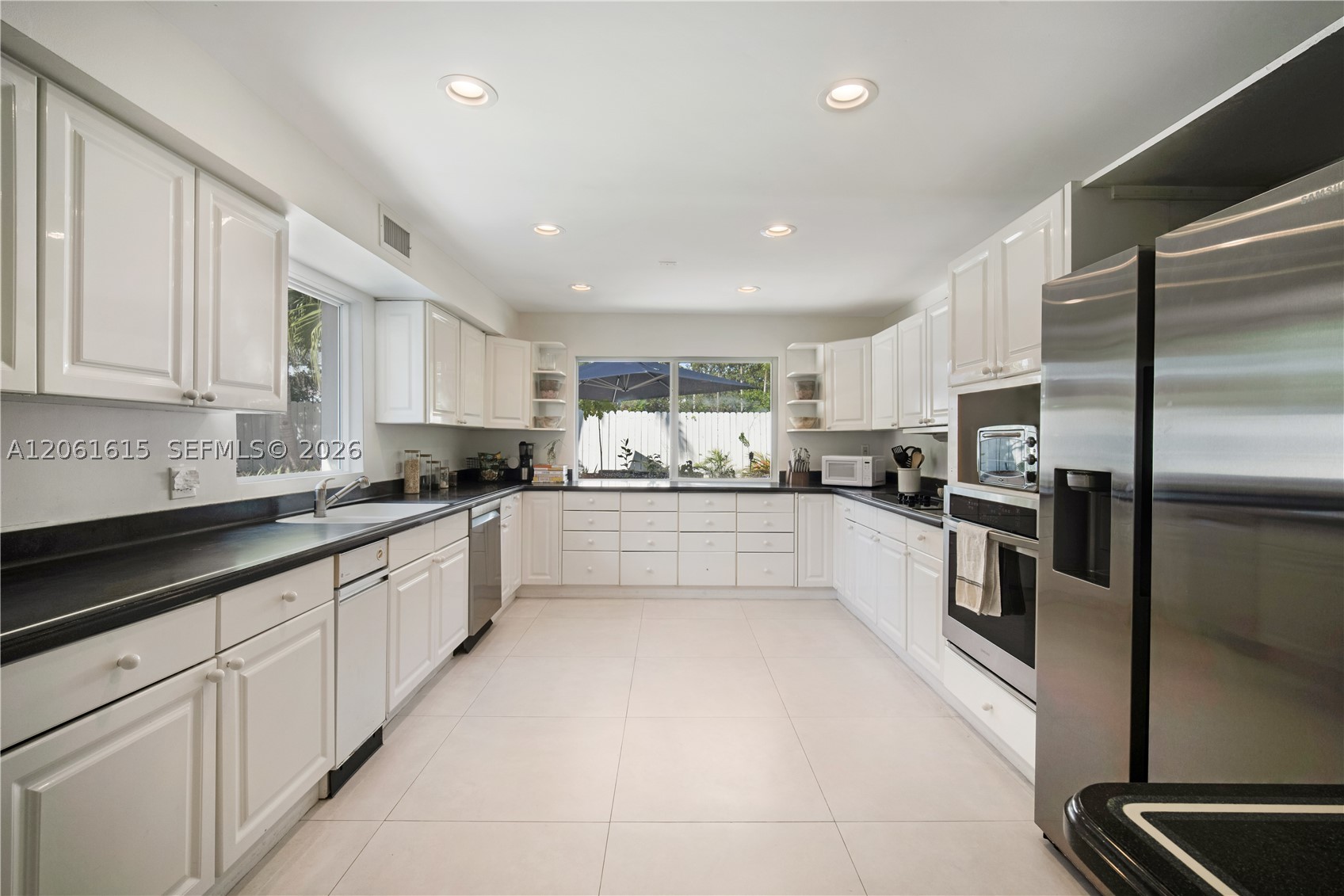 324 Caribbean Rd Key Biscayne, FL 33149