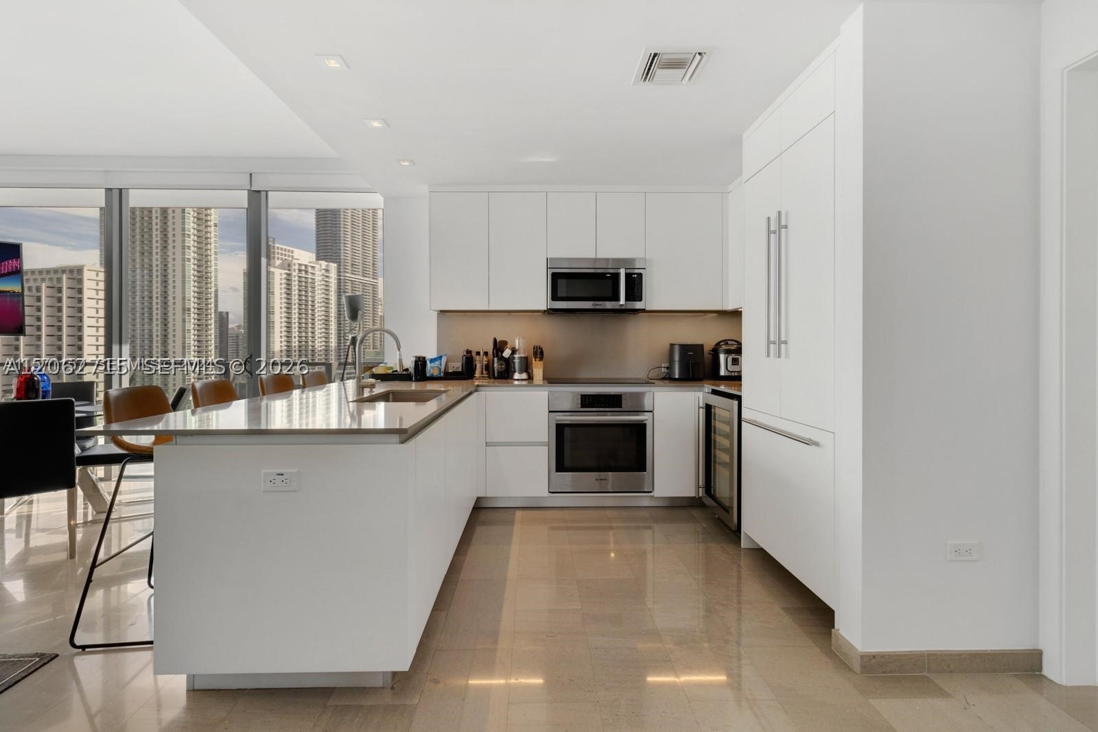 68 SE 6th St #2101 Miami, FL 33131