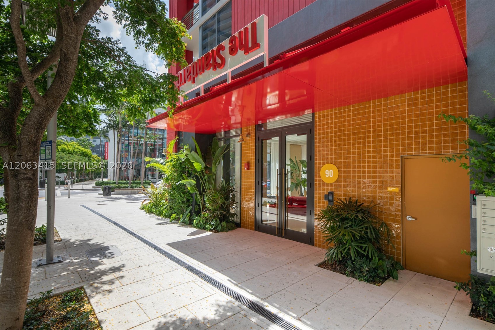 90 NE 32nd St #516