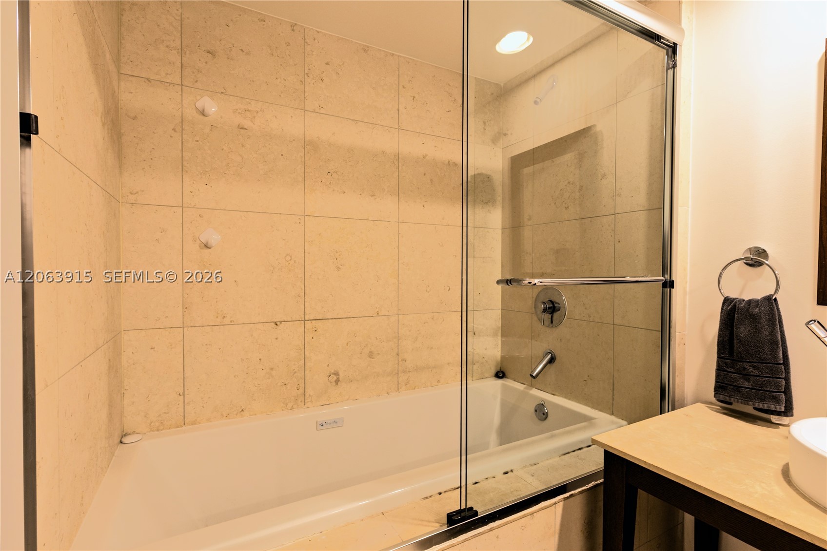 image Icon Brickell I14
