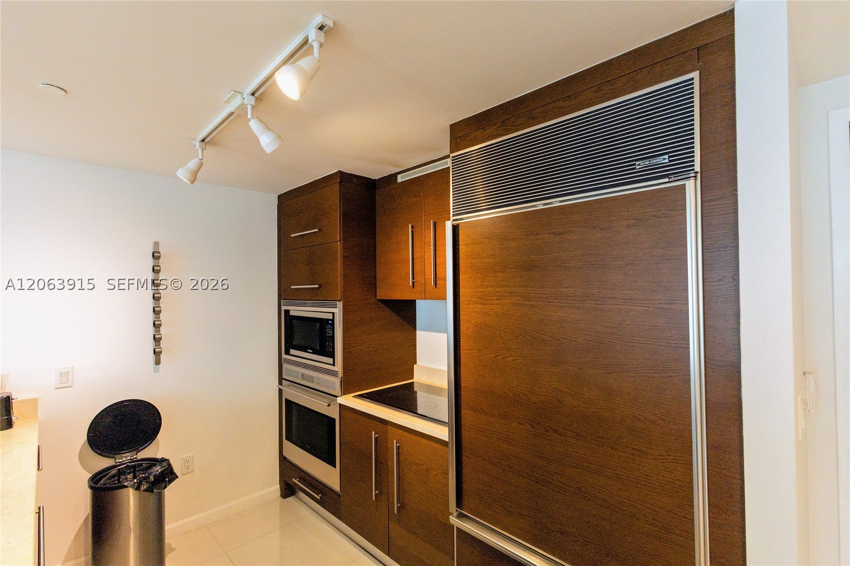 image Icon Brickell I8